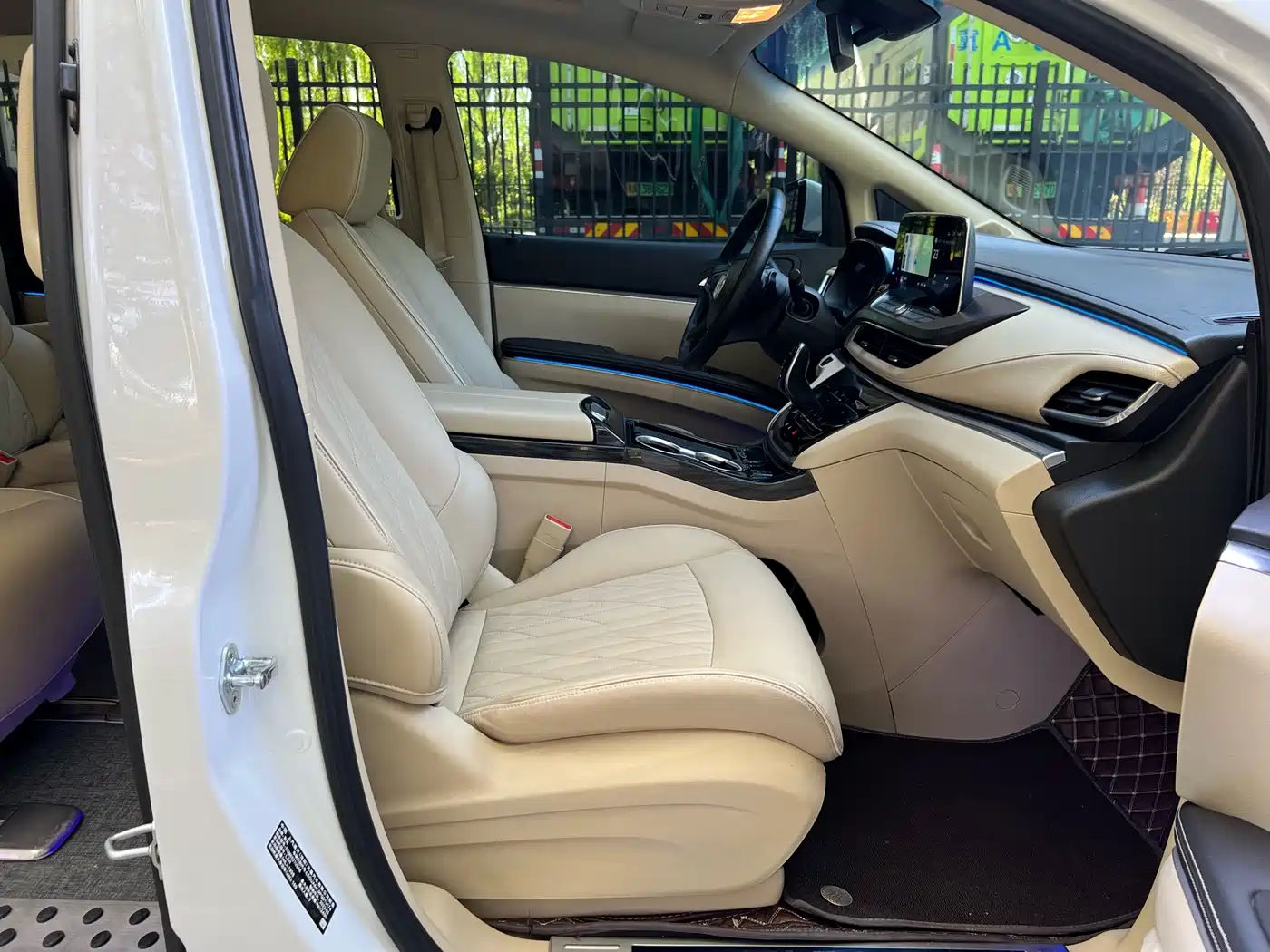Buick GL8 2023 Facelift Land Business Class Luxury фото 12