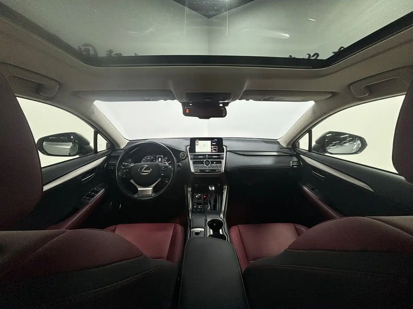 Фото 16 - Lexus NX