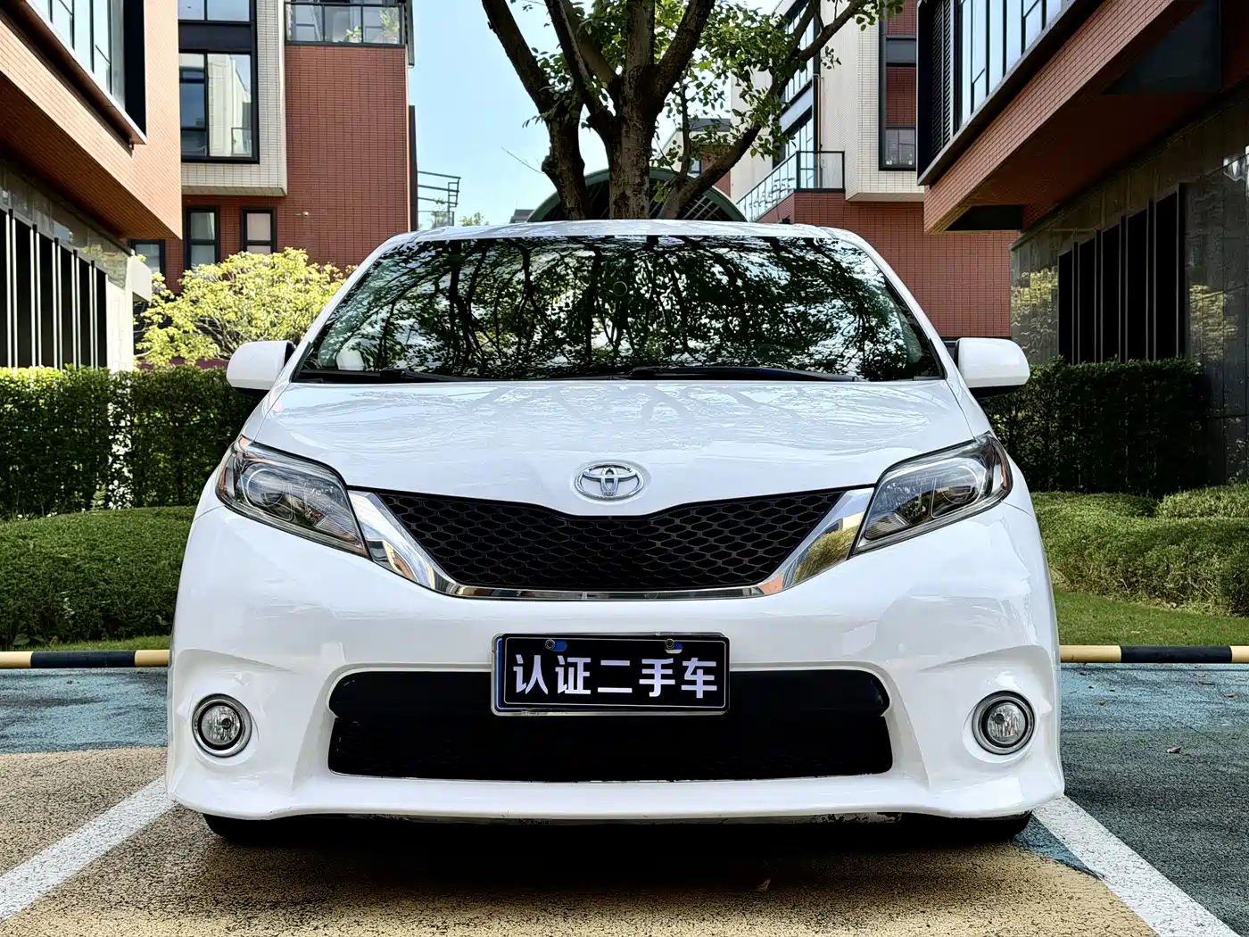 Toyota Sienna 2015 3.5L 2WD LE фото 2