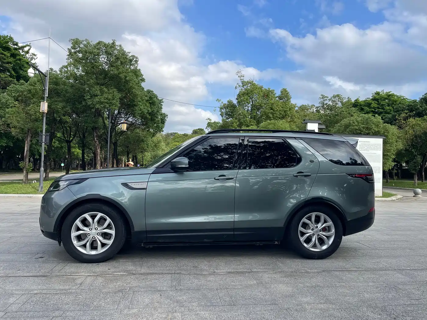 Land Rover Discovery 2017 3.0 SC V6 SE фото 6