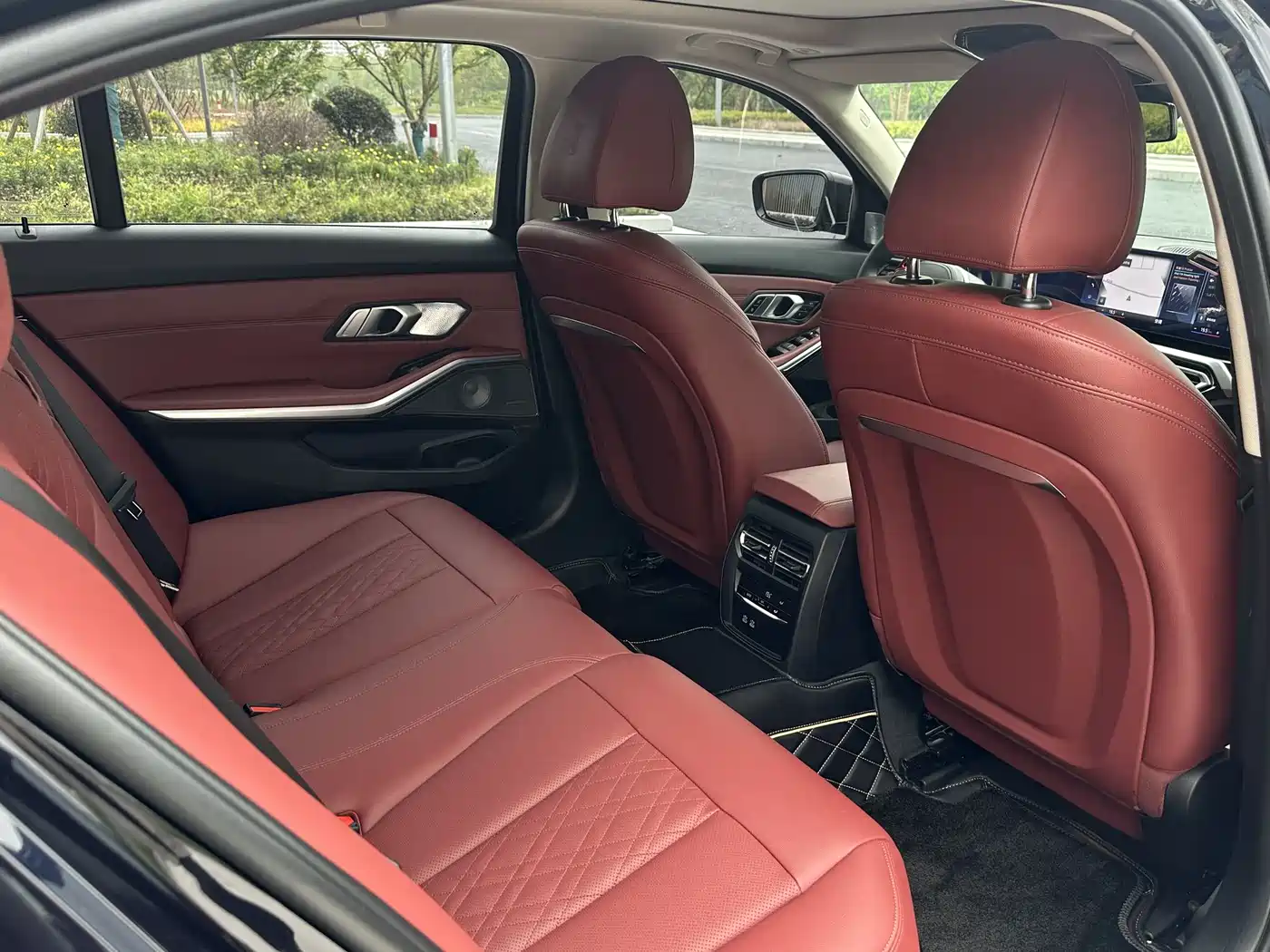 BMW 3 Series 2023 325Li M Sport Black Night Package фото 21
