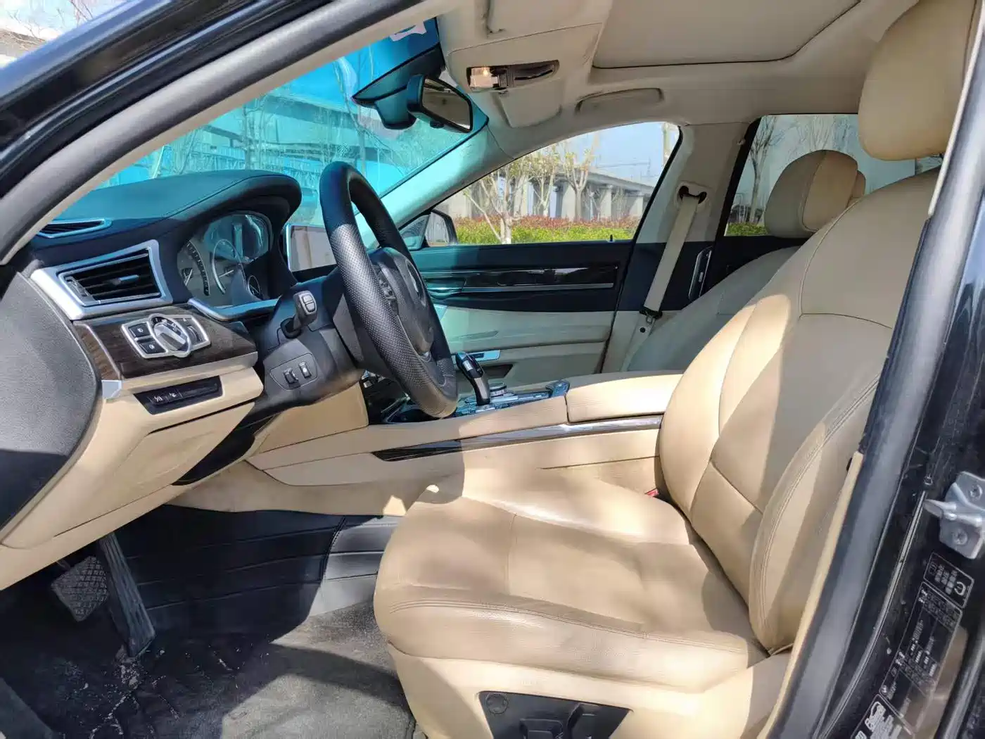 BMW 7 Series 2011 750Li xDrive фото 7
