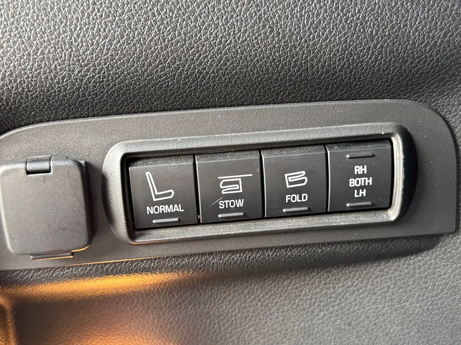 Photo 17 - Ford Explorer (Import)