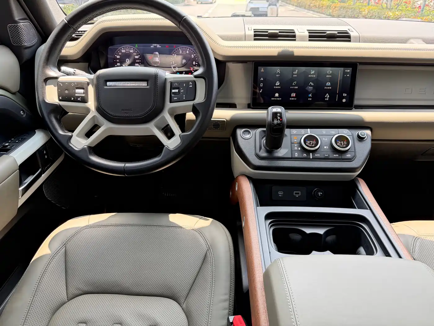 Land Rover Defender 2020 Model 110 P400 HSE фото 11