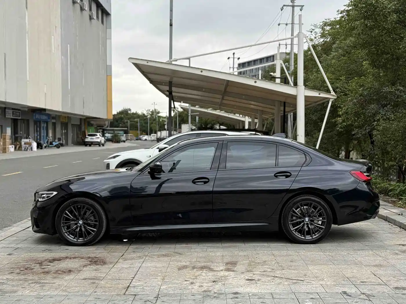 BMW 3 Series 2021 325Li M Sport Night Edition фото 3