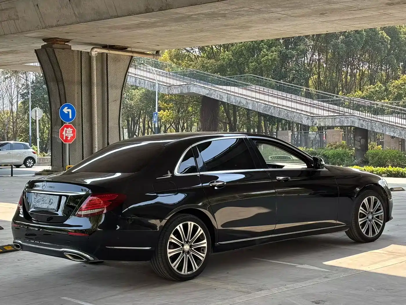 Mercedes-Benz E-Class 2017 E 300 L Luxury фото 7