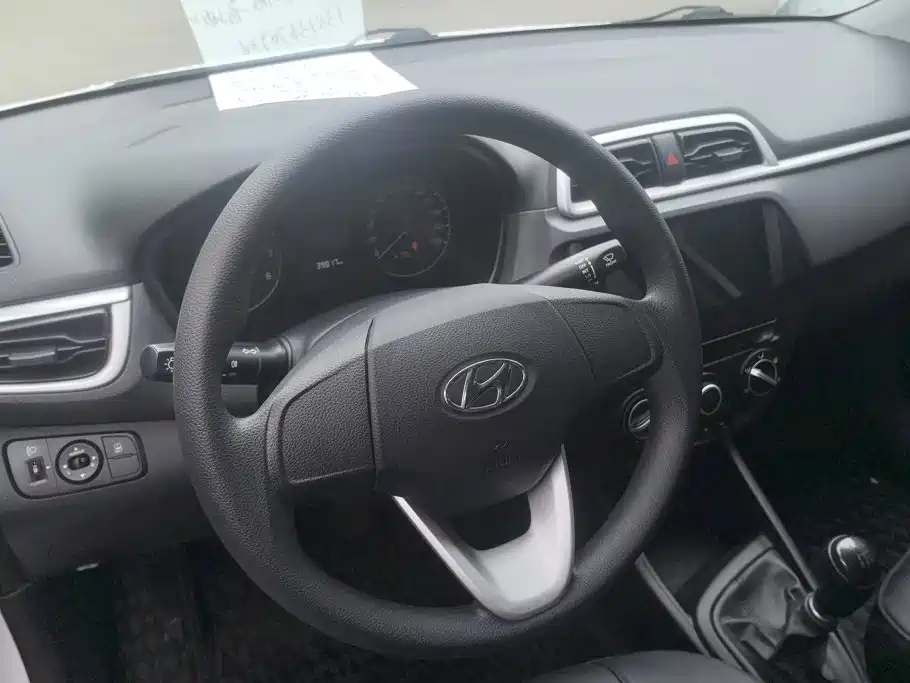 صورة 15 - Hyundai Verna