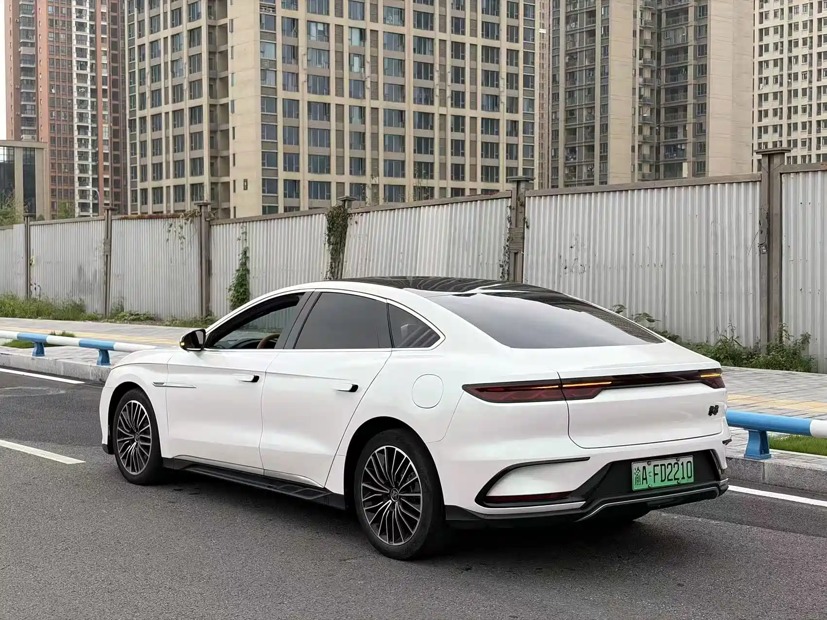 Photo 6 - BYD Han