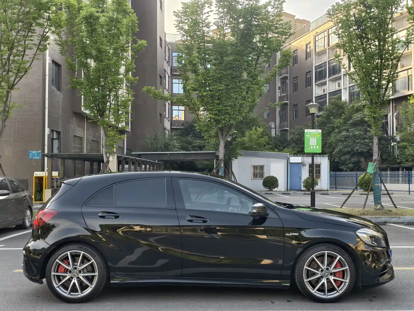 Mercedes-Benz A-Class AMG (Import) 2017 Facelift AMG A 45 4MATIC фото 4