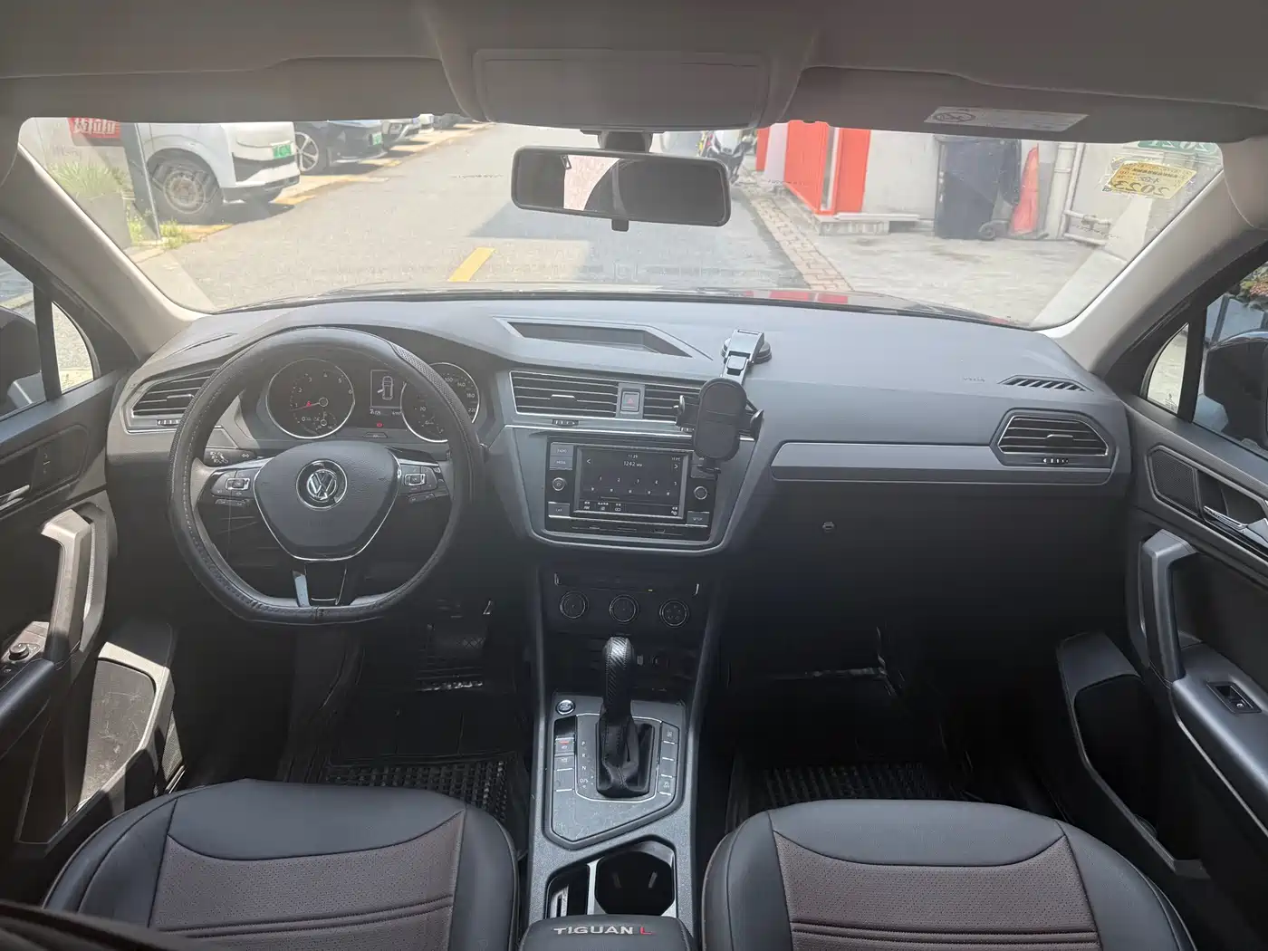 Volkswagen Tiguan L 2018 Facelift 330TSI Automatic 2WD Trend Edition фото 8