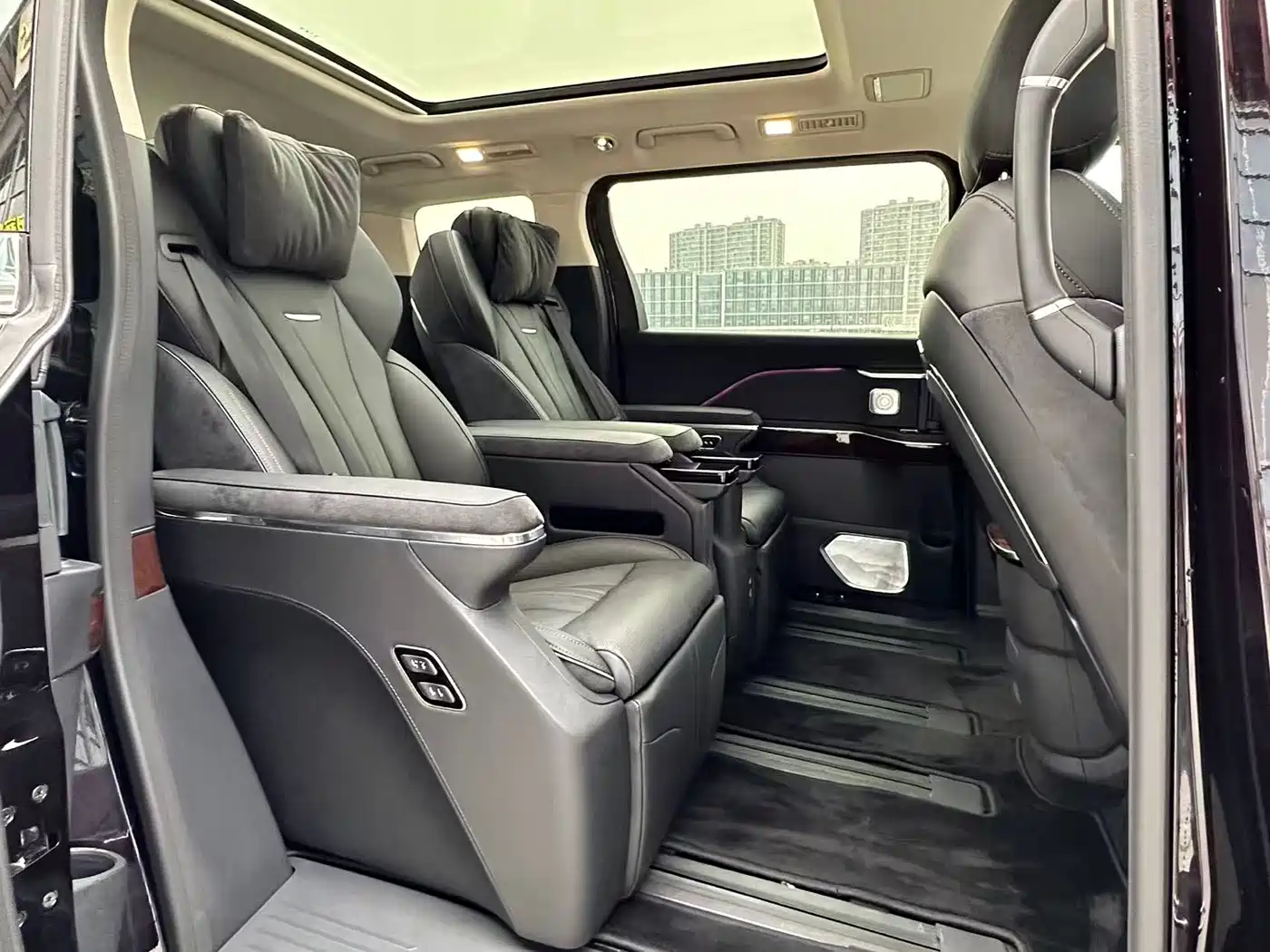 Hongqi HQ9 PHEV 2024 Model 2.0T AWD Luxury Edition фото 12