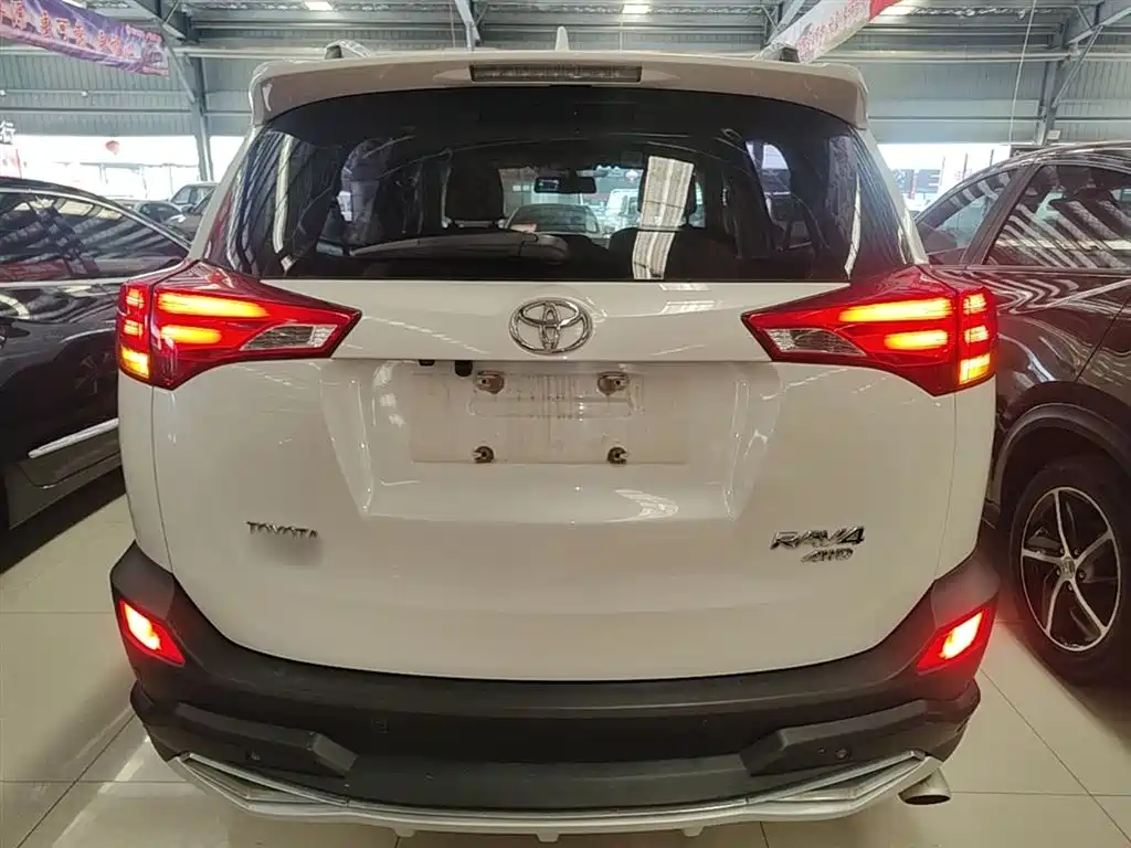 Toyota RAV4 Rongfang 2015 2.0L CVT 2WD Trend Edition фото 4