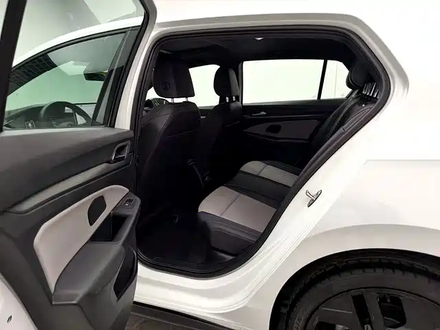 Volkswagen Golf 2025 2025 300TSI R-Line