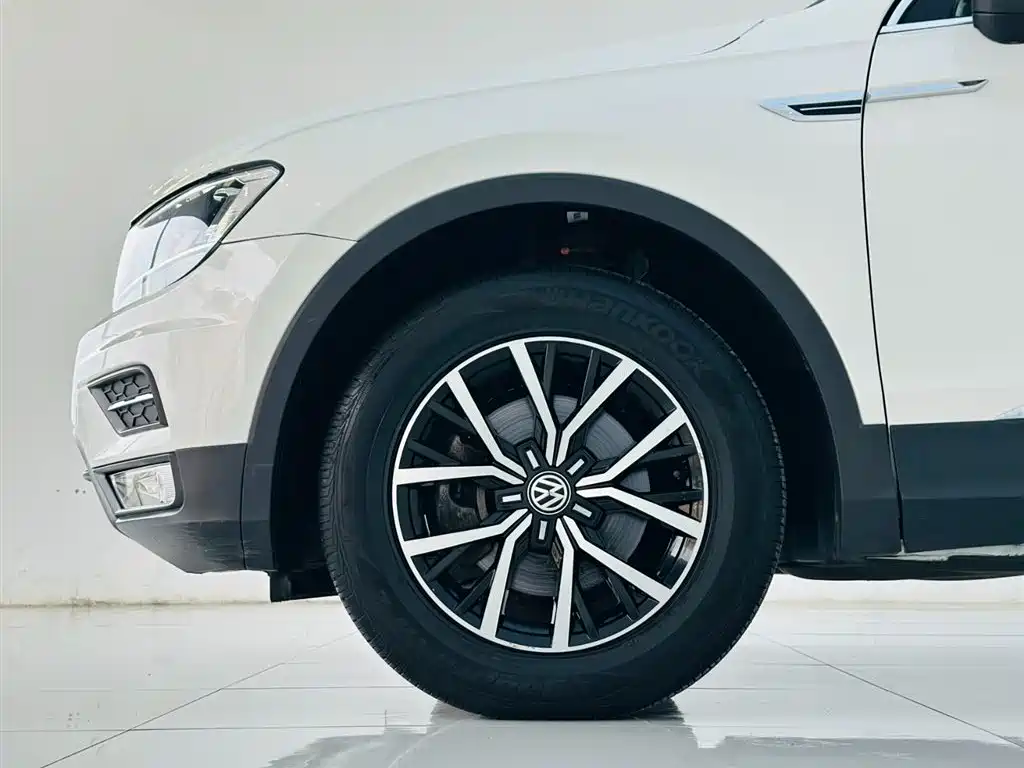 Volkswagen Tiguan L 2017 330TSI Automatic 2WD Luxury Edition фото 9