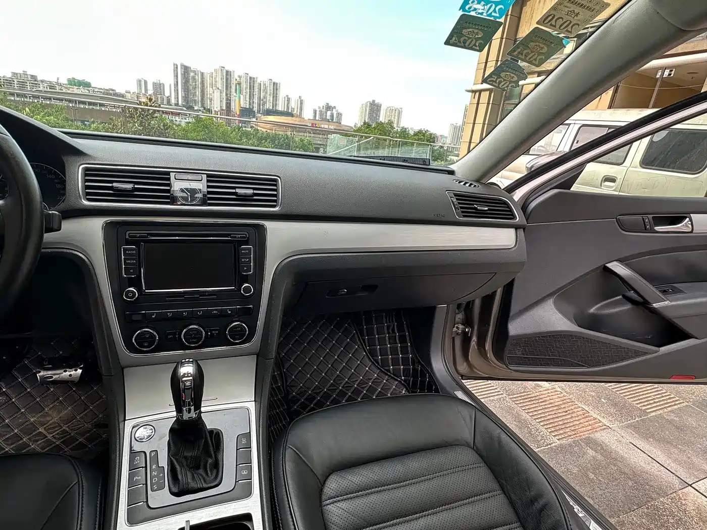 Photo 18 - Volkswagen Passat