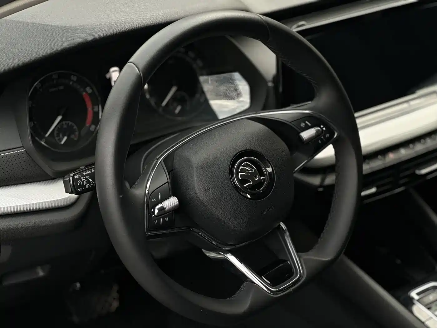 Škoda Octavia 2023 Facelift PRO TSI280 Premium Edition фото 6