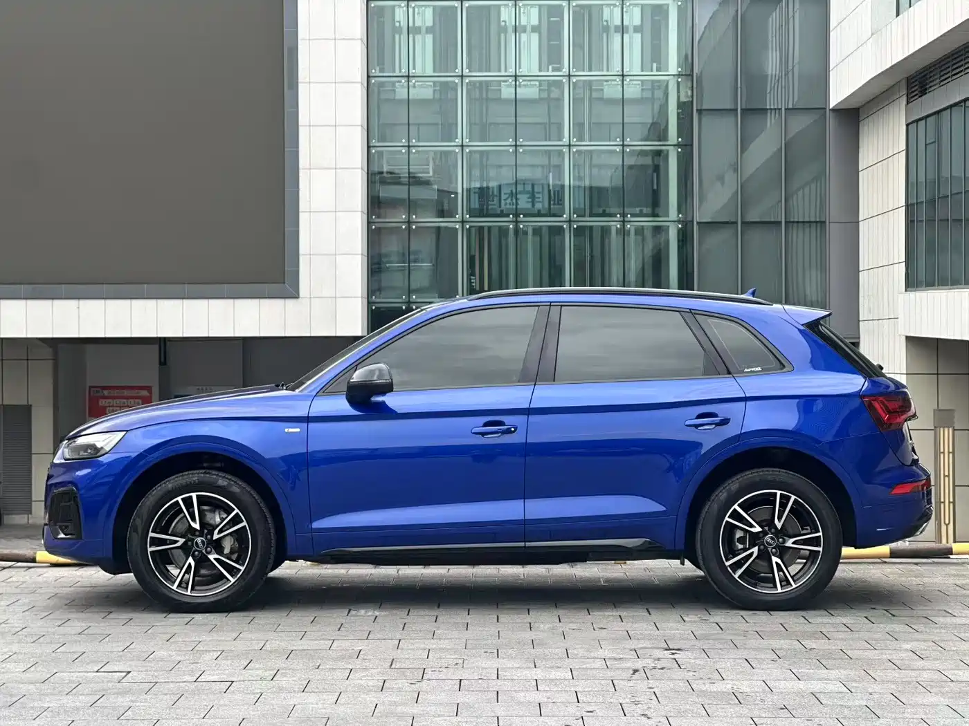 Фото 3 - Audi Q5L