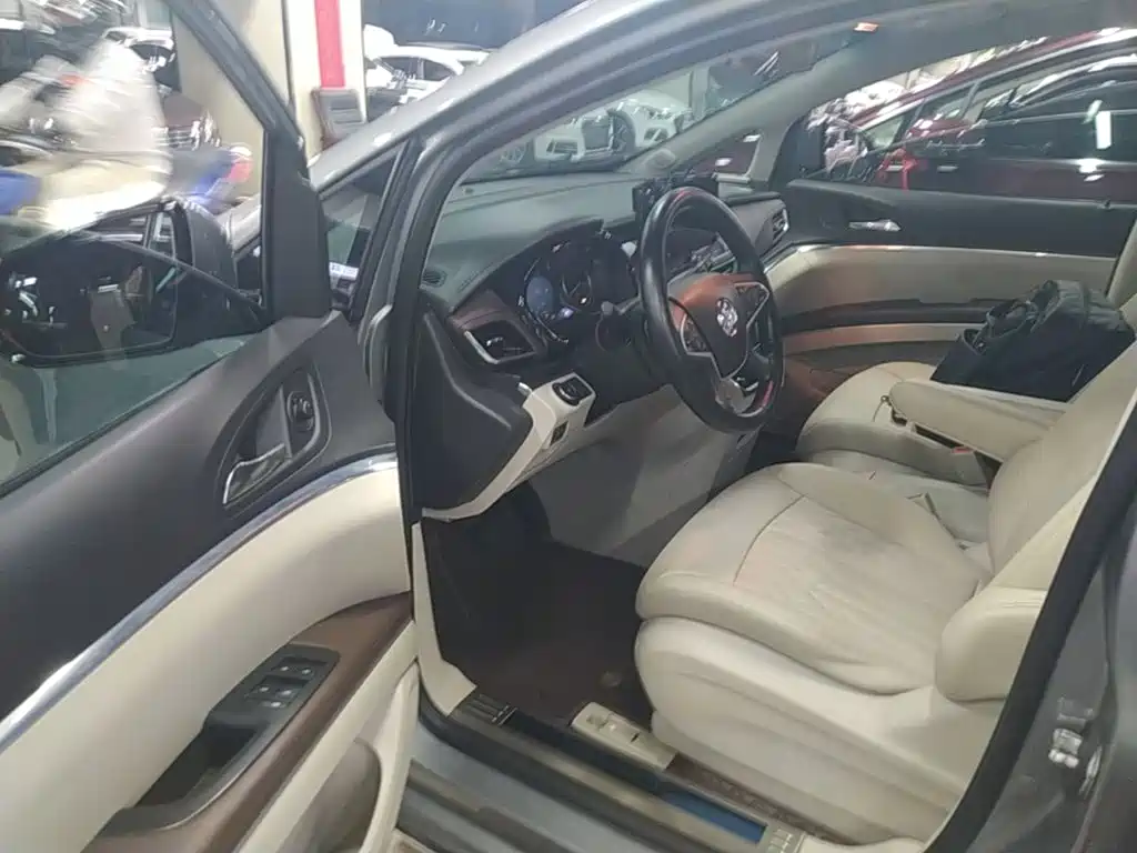 Фото 16 - Buick GL8