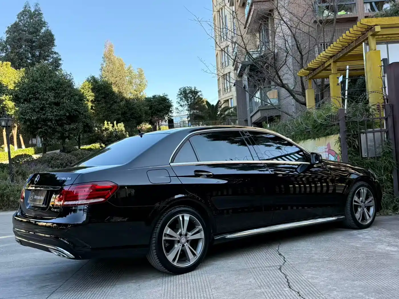 Mercedes-Benz E-Class 2015 E 320 L Luxury 4MATIC фото 38