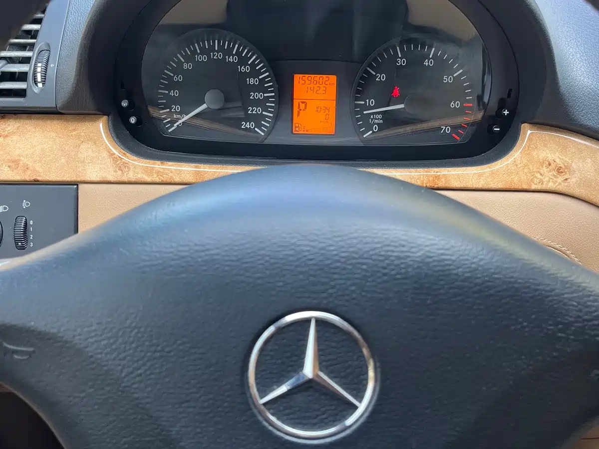 Mercedes-Benz Vito 2013 Model 3.0L Elite Edition фото 4