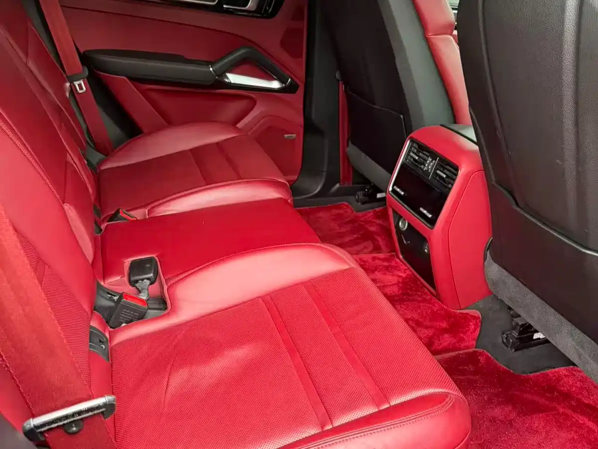 Photo 9 - Porsche Cayenne