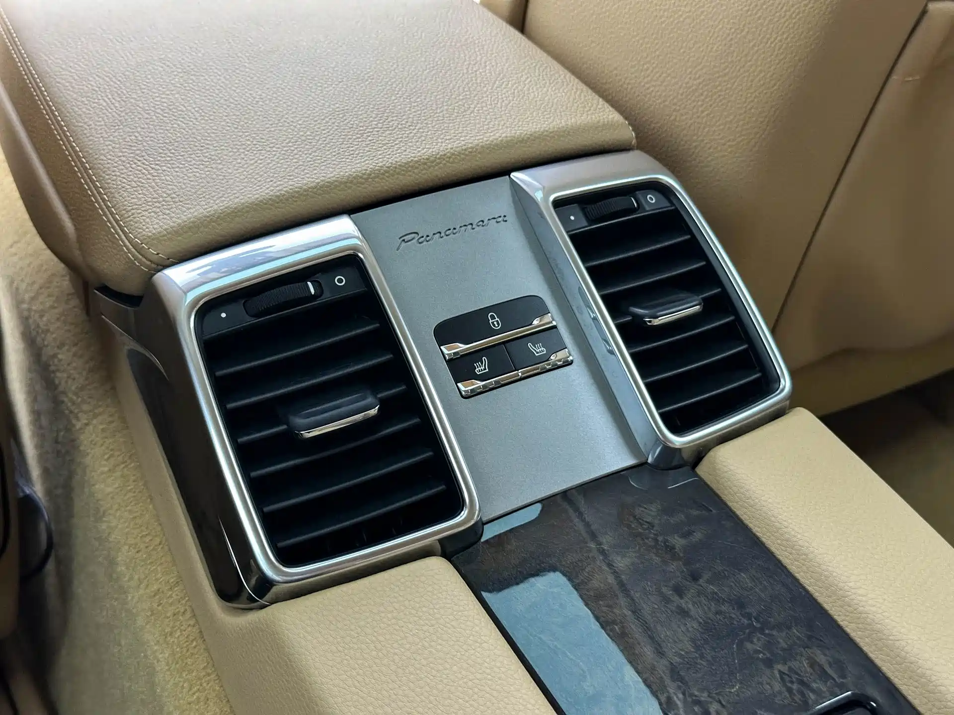 Photo 25 - Porsche Panamera