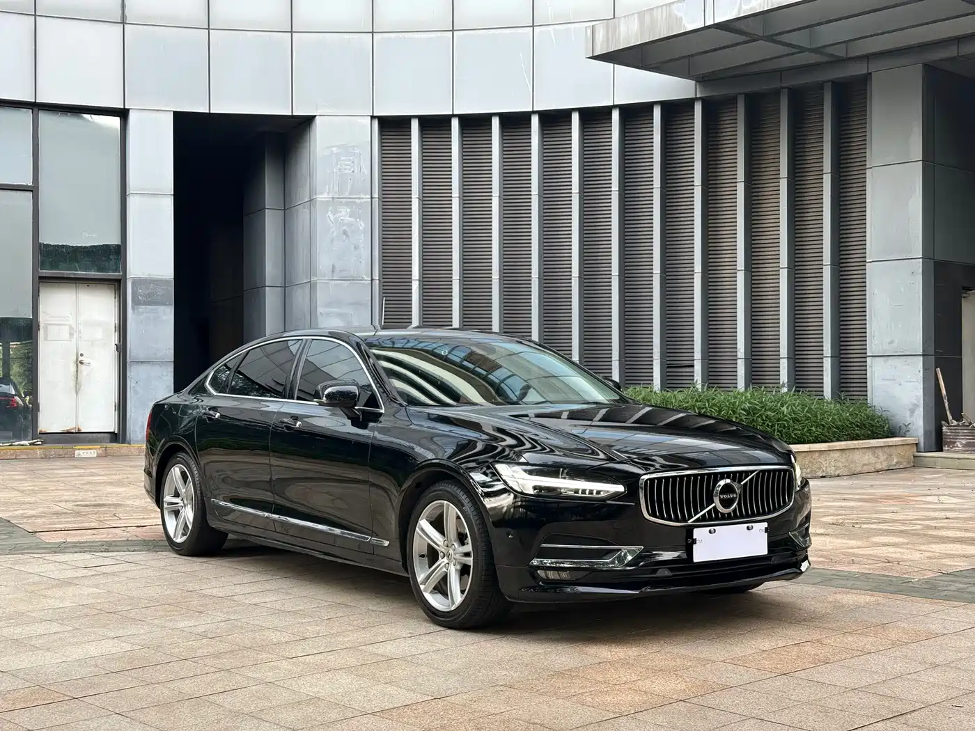 Фото 3 - Volvo S90