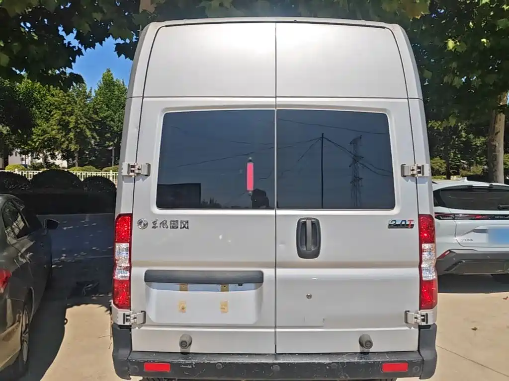 Dongfeng Yufeng Yufeng 2024 2023 V9+ 2.0T Manual FWD Multi-purpose Medium Wheelbase High Roof 7/8/9 Seater