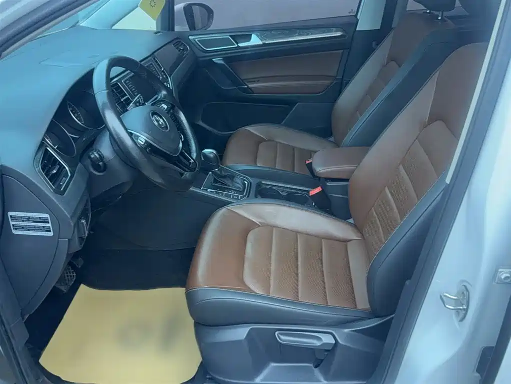 Volkswagen Golf Sportsvan 2016 280TSI Automatic Luxury фото 16