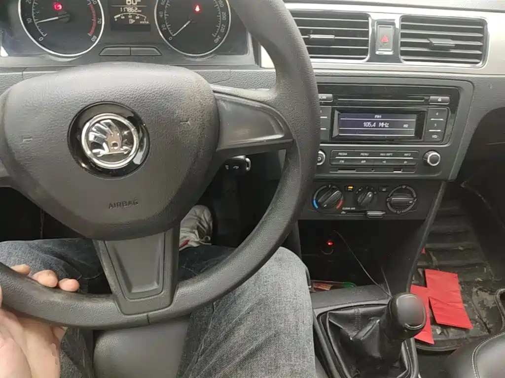 Škoda Skoda Rapid Spaceback 2016 1.6L Manual Pioneer Edition фото 10
