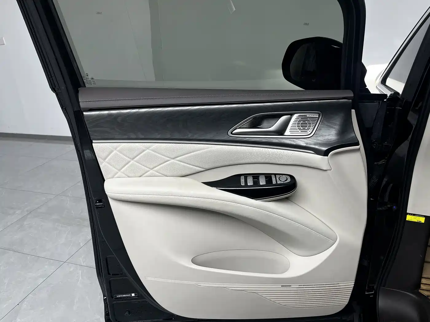 Denza D9 2024 DM-i 1050 Premium фото 5