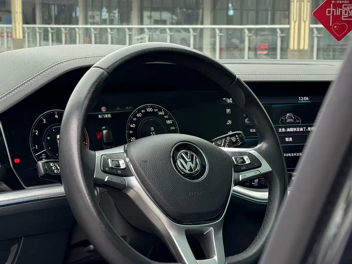 Фото 3 - Volkswagen Touareg
