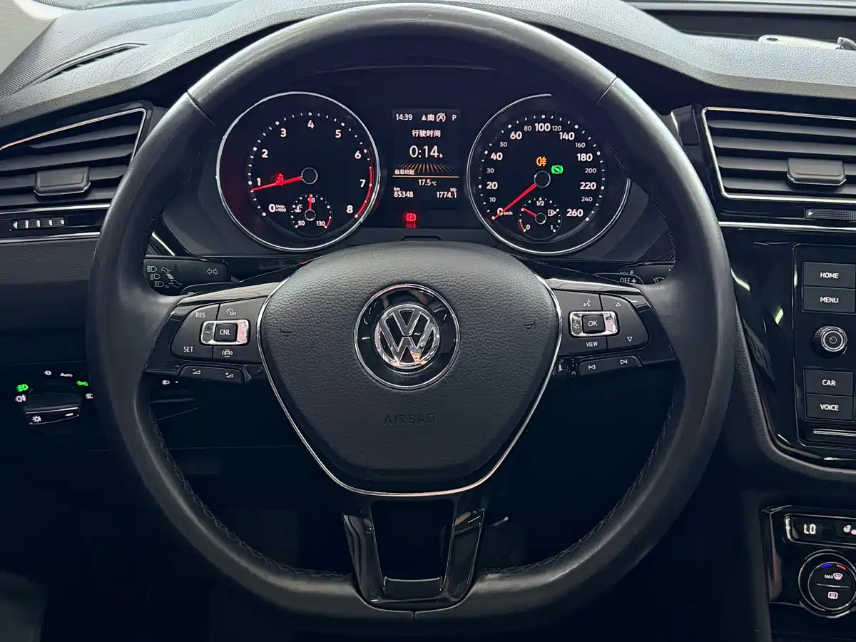 Volkswagen Tiguan L 2018 Facelift 330TSI Automatic 2WD Luxury Edition фото 20
