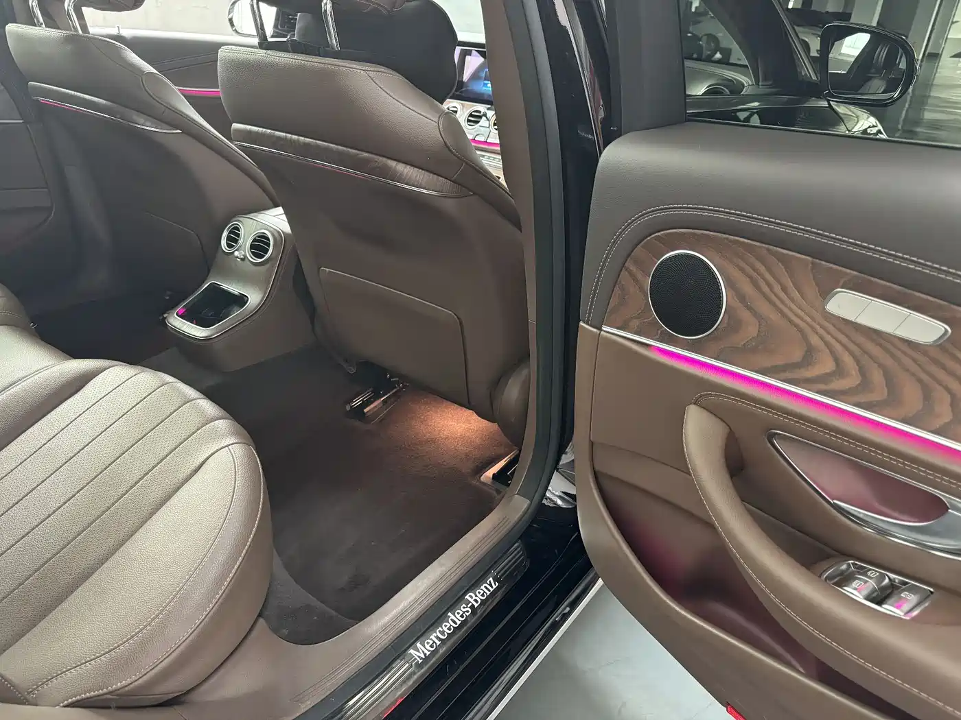 Mercedes-Benz E-Class 2023 E 300 L Fashion фото 9