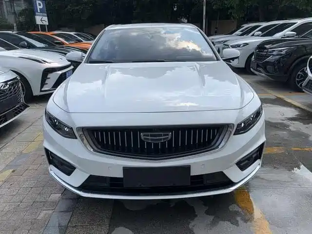 Фото 2 - Geely Preface