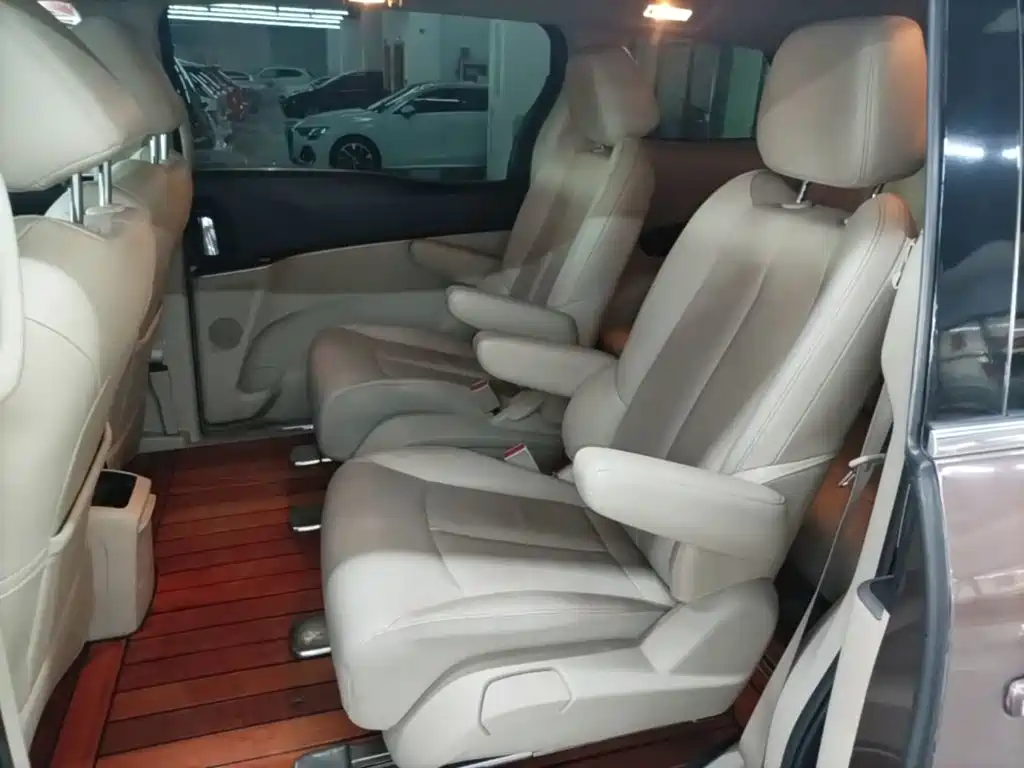 Photo 17 - Buick GL8