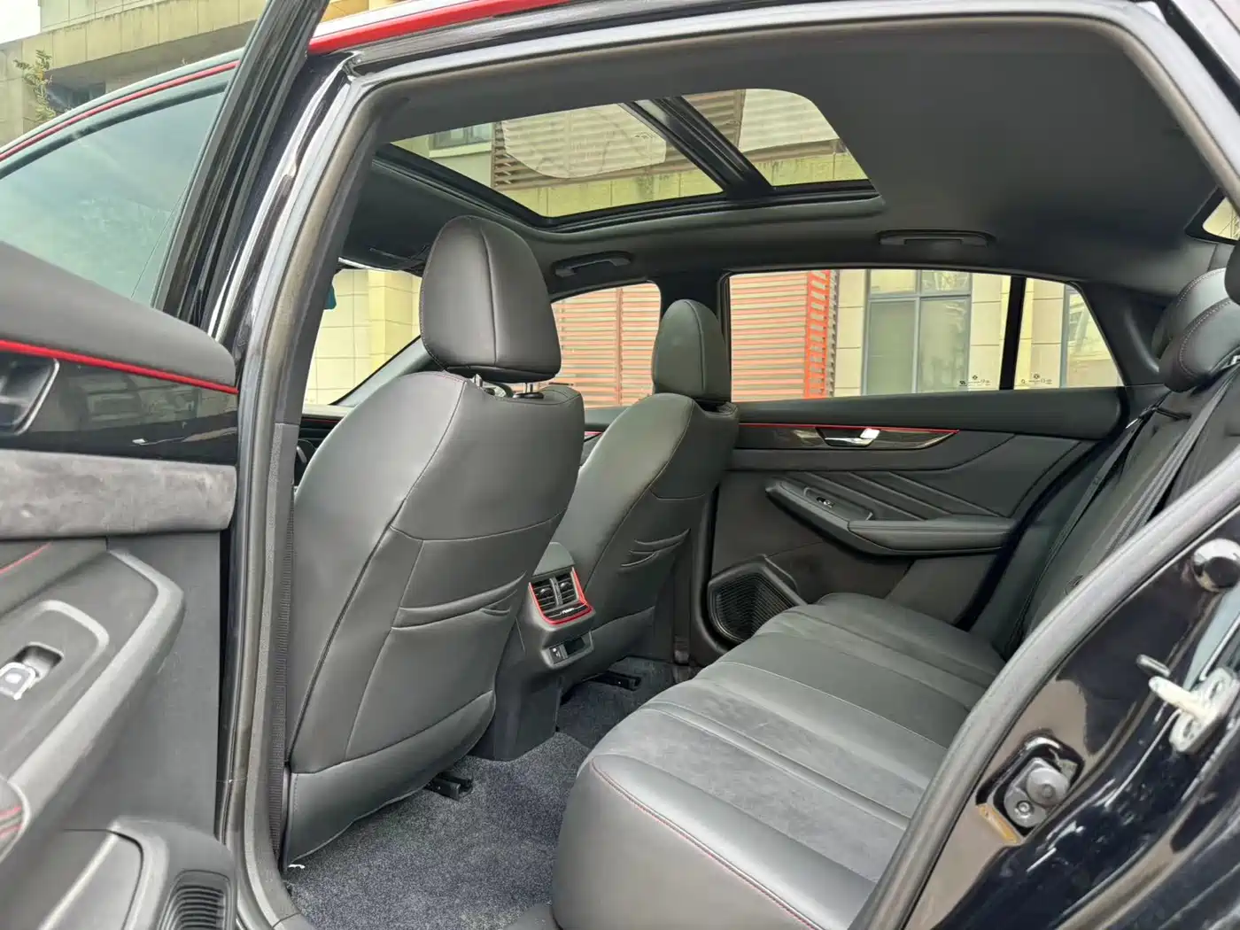 DONGFENG FENGSHEN YI HYUN MAX
