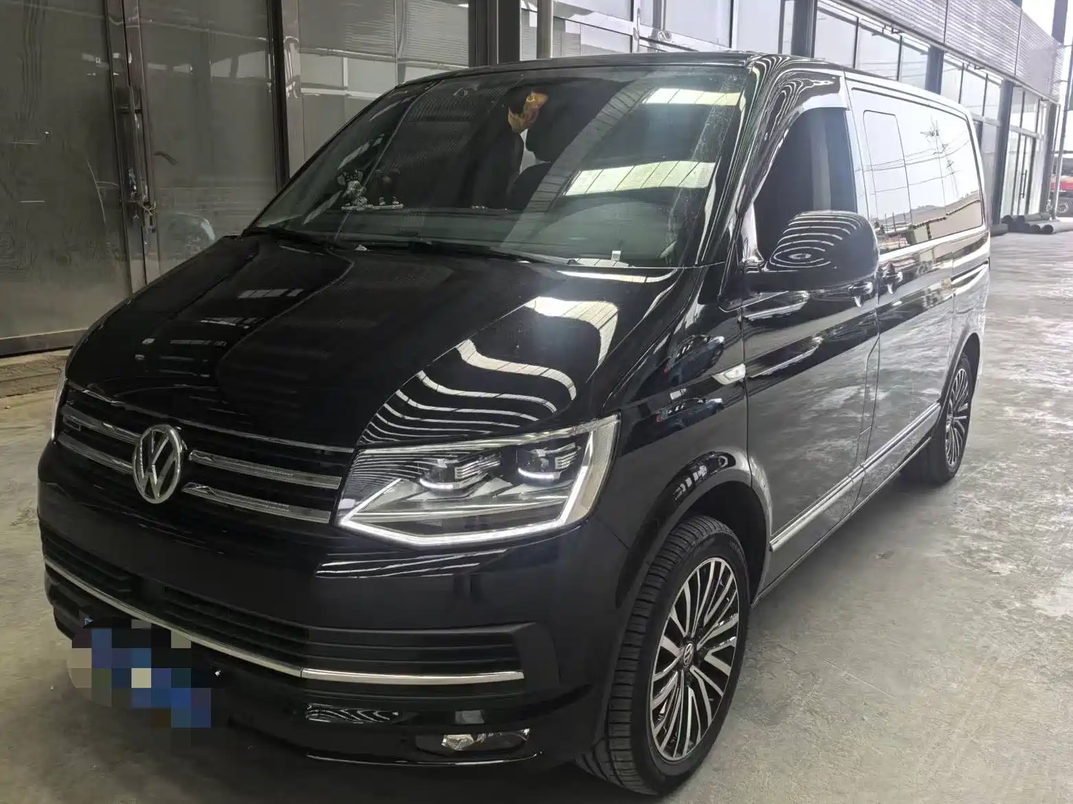 Photo 1 - Volkswagen Multivan