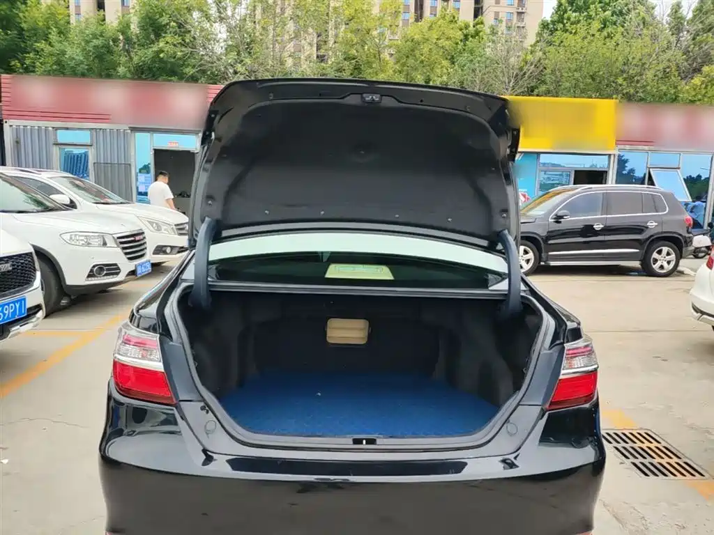 Toyota Camry 2016 2.0E 10th Anniversary Elite Edition фото 19