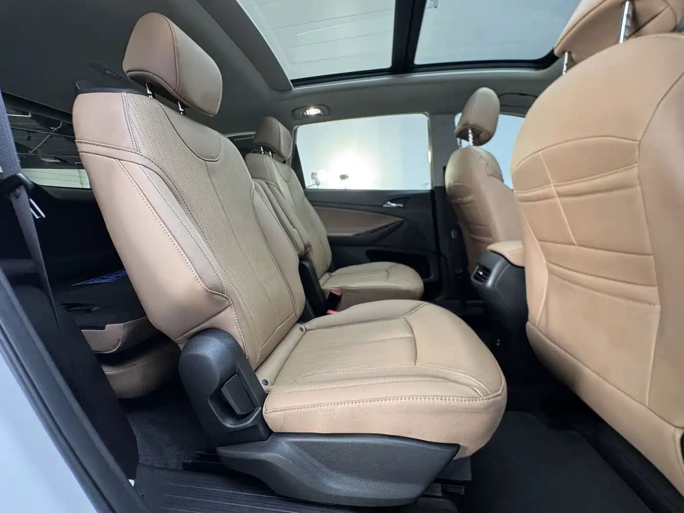Фото 17 - Buick GL6