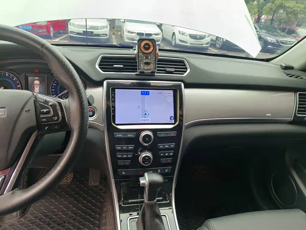 Фото 13 - Haval H2
