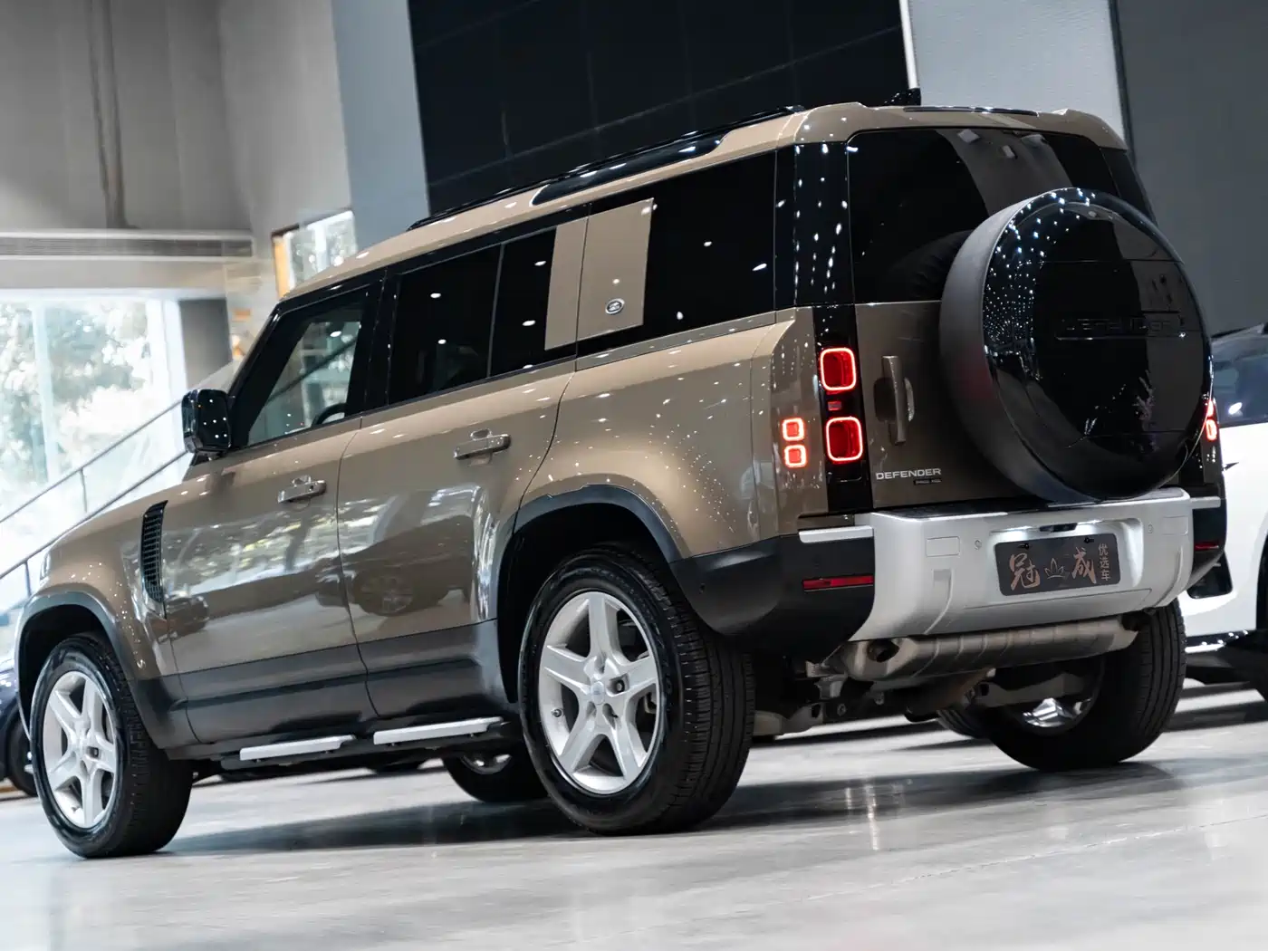 Land Rover Defender 2020 Model 110 P400 HSE фото 5