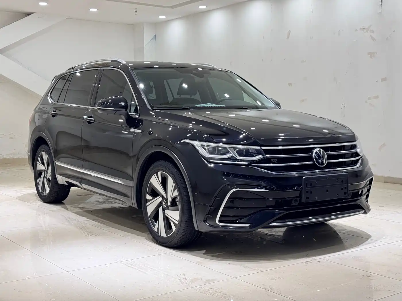 Volkswagen Tiguan L 2023 380TSI 4WD R-Line Flagship 7-seater фото 3