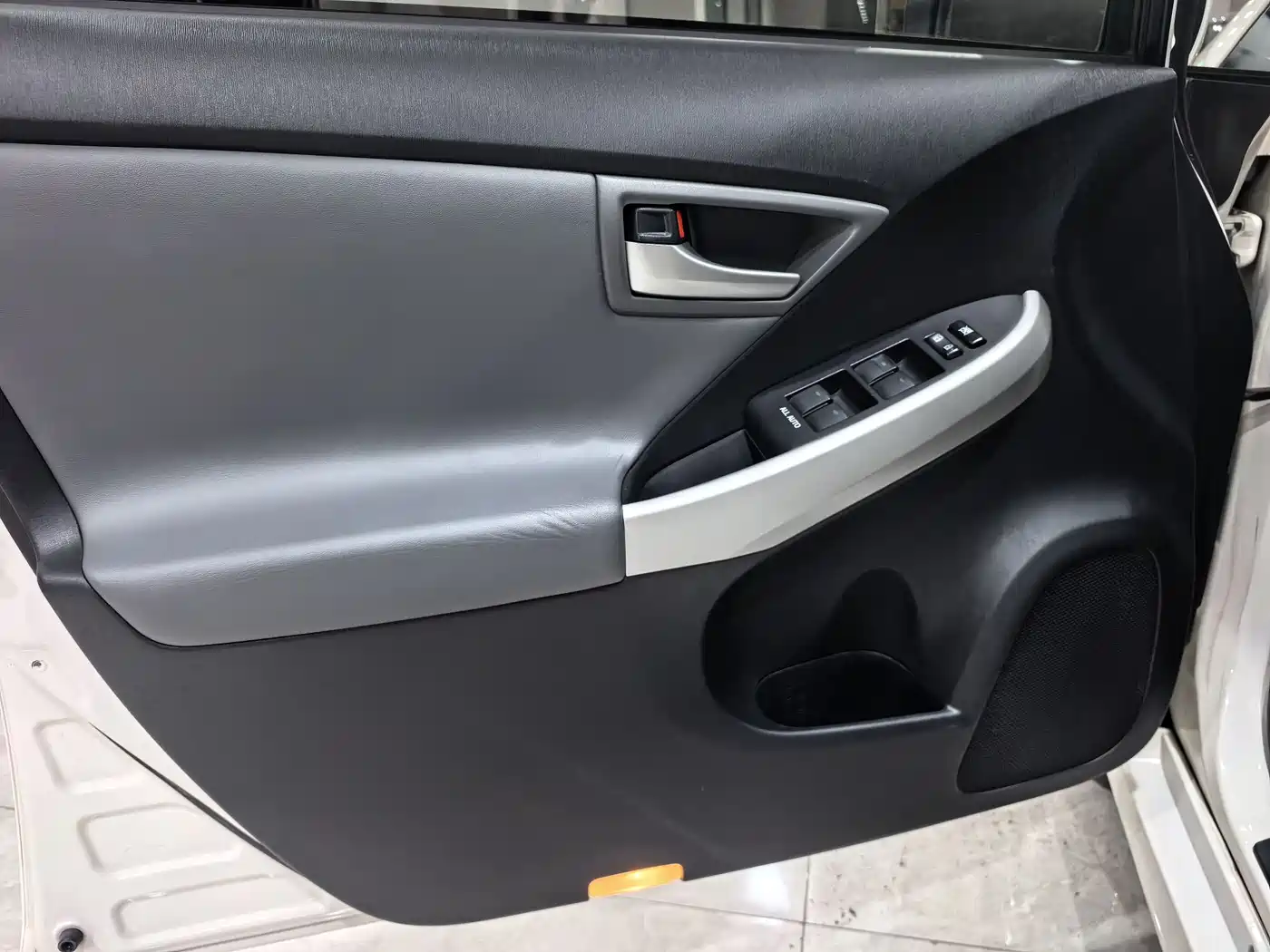 Toyota Prius 2013 2012 1.8L Luxury Advanced Edition
