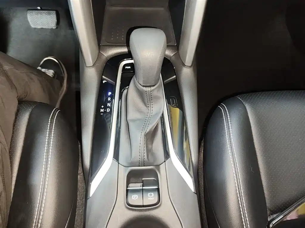 Toyota Frontlander 2023 2.0L CVT Elite Edition фото 14