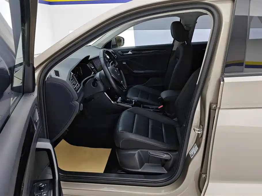 Фото 9 - Volkswagen T-ROC