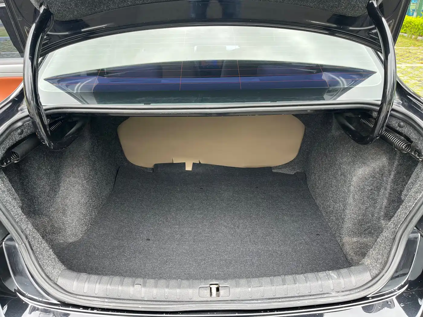 Volkswagen Bora 2011 1.6L Automatic Fashion фото 18