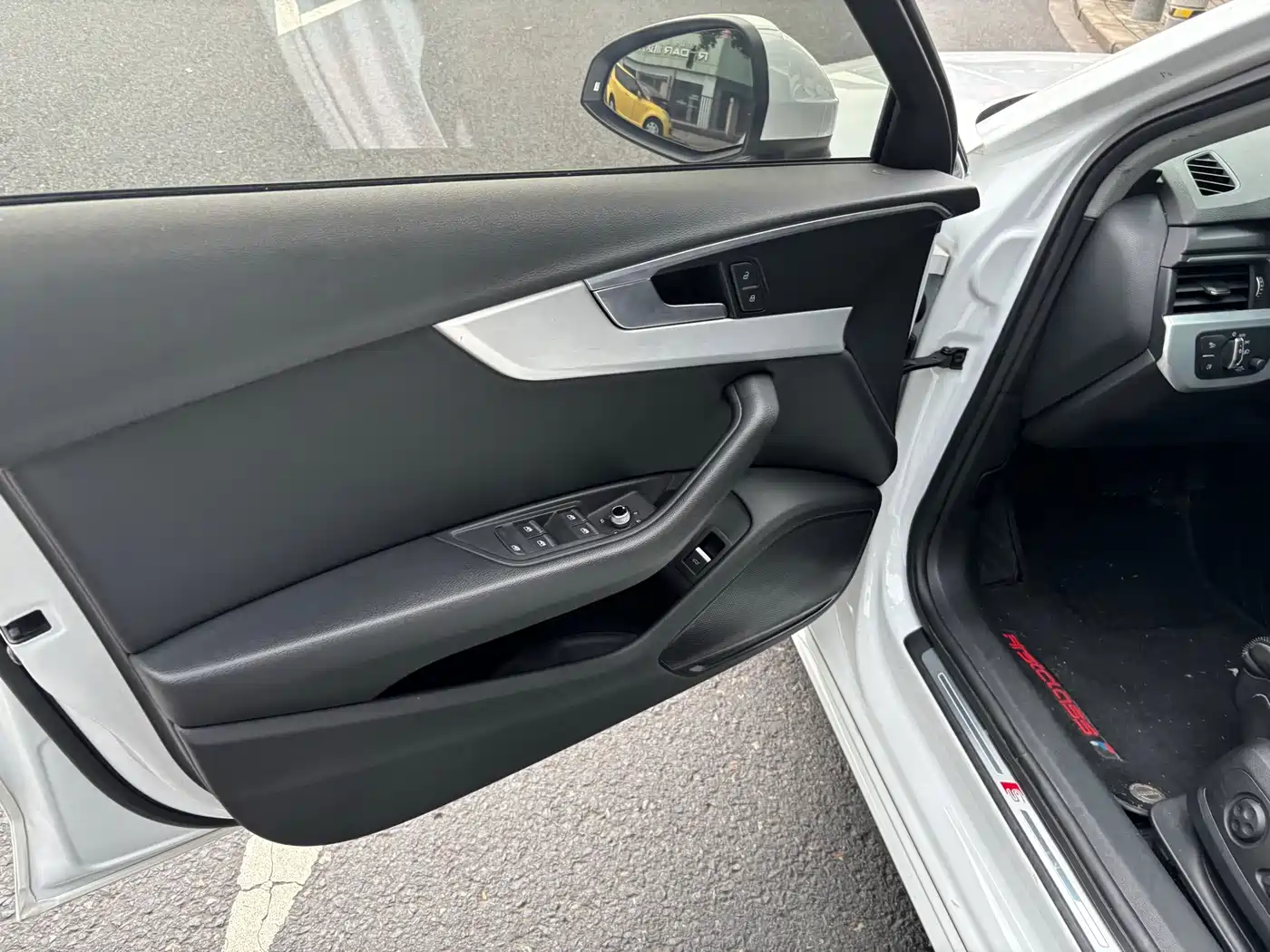 Фото 5 - Audi A4L
