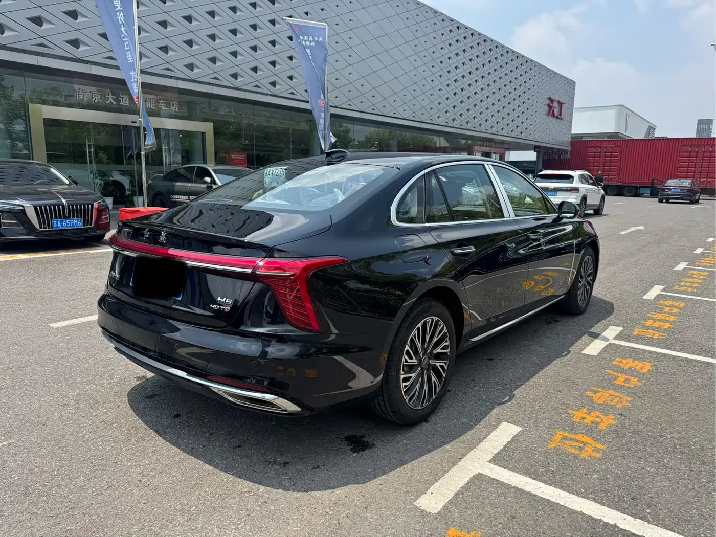 Hongqi H5 2025 2.0T Automatic Flag Celebration 500,000 Units Anniversary Edition фото 4