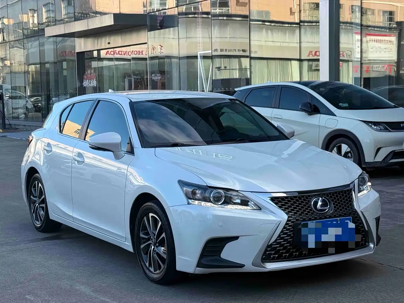 Lexus CT 2017 CT200h Elite Edition Monochrome China V